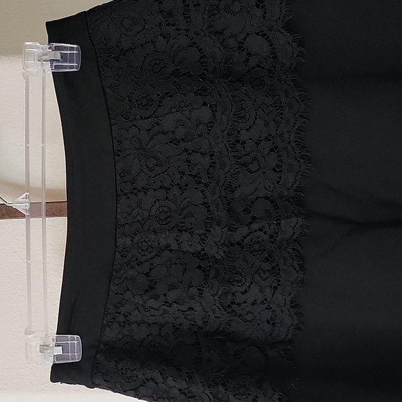 Cabi Lace Tiered Stretch Mini Skirt Rich Black Side Zipper Size 10 - Picture 2 of 11